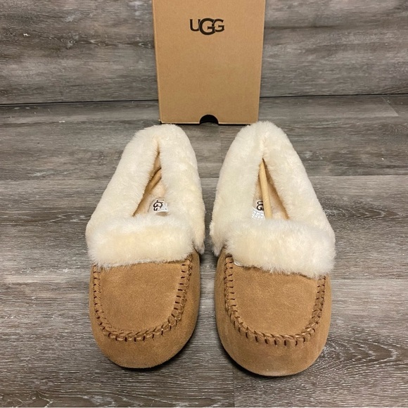 UGG | Dakota Spill Seam Moccasin Slippers In Chestnut Holiday Gift - Picture 3 of 7